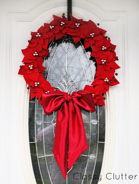 Your home will symbolize good cheer with this poinsettia Christmas wreath! | The Dating Divas