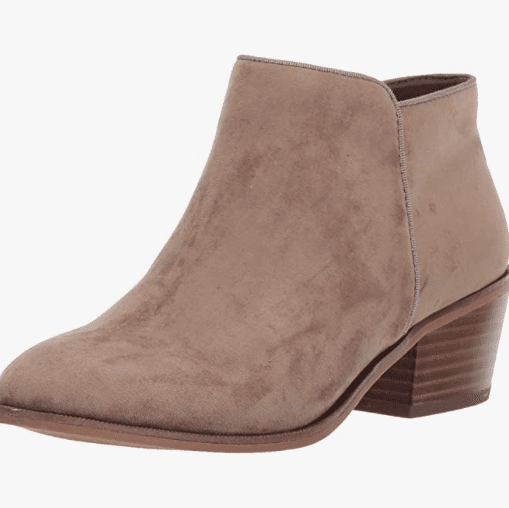 These ankle boots are perfect for cute fall outfits! | The Dating Divas