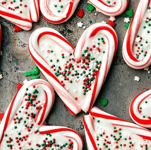 Homemade peppermint heart candies make great Christmas treats that can be used as gifts! | The Dating Divas