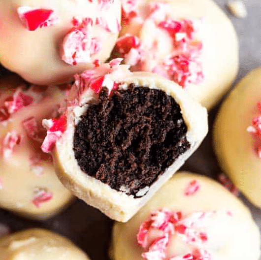 No-bake truffles are so yummy, and they're easy Christmas desserts! | The Dating Divas