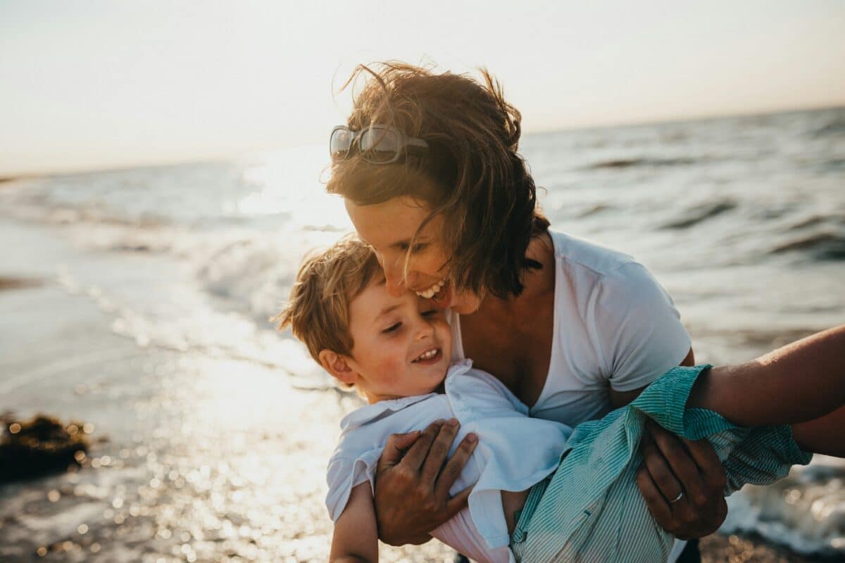 Wondering how to stay sane during the summer holidays? Check out our best tips. | The Dating Divas