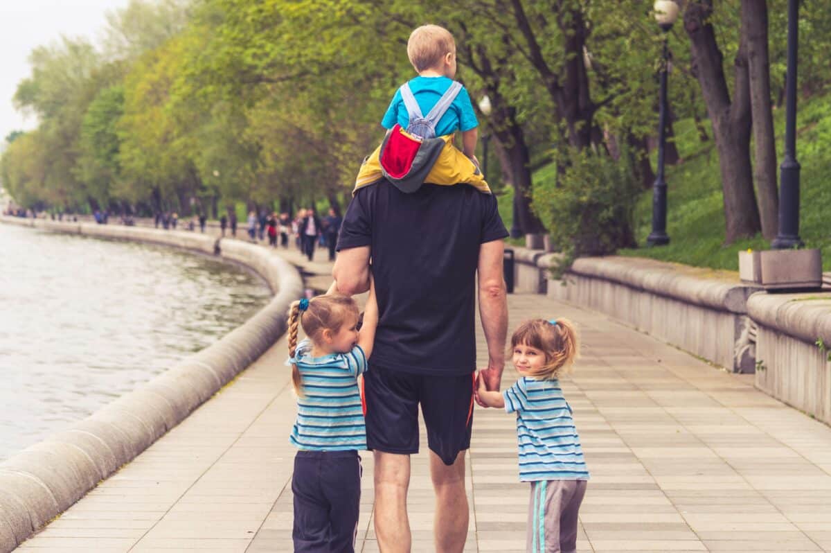 If you are a parent, you're probably looking forward to the summer holiday. Check out our tips for staying sane during the craziness! | The Dating Divas