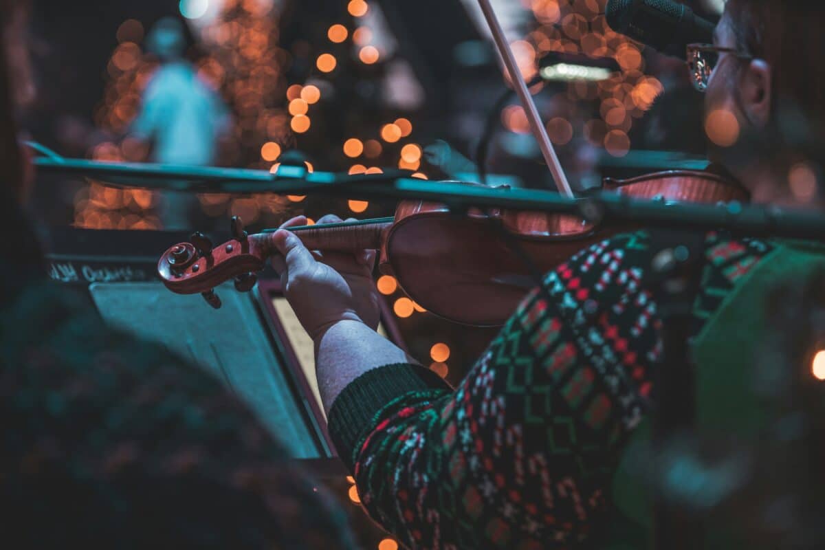 Instrumental Christmas music is a great way to get into the holiday spirit. | The Dating Divas