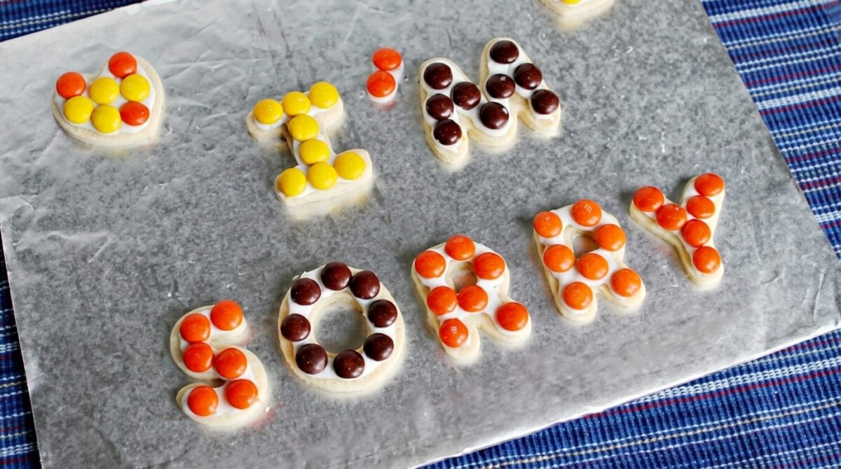 Cookies that spell out "I'm Sorry"