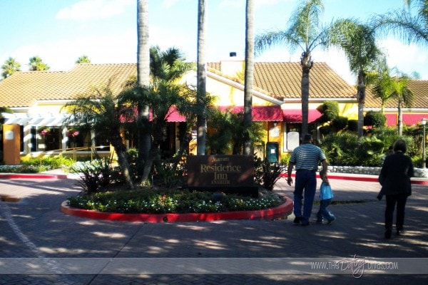 Kari-FindingDisneylandDeals5