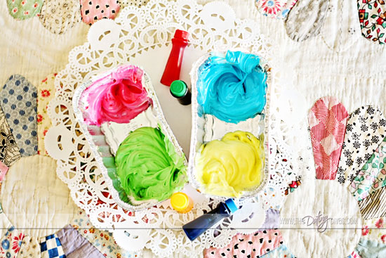 Paige---Nov-Cake-Date---Icinglogo Colored Icing