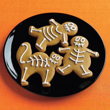 Stephanie-HauntedGingerbreadHouse-FamilyFun