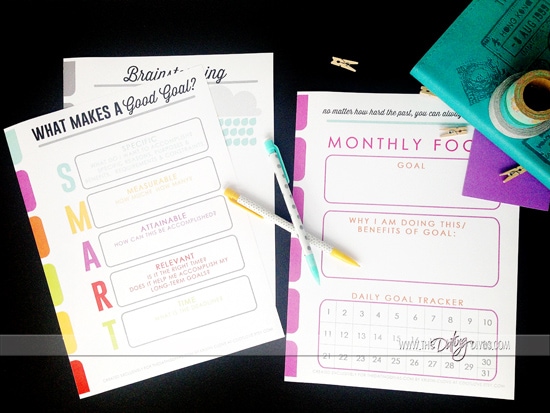 I'm in LOVE with these adorable printable monthly goal sheets from dateyourspouse.com