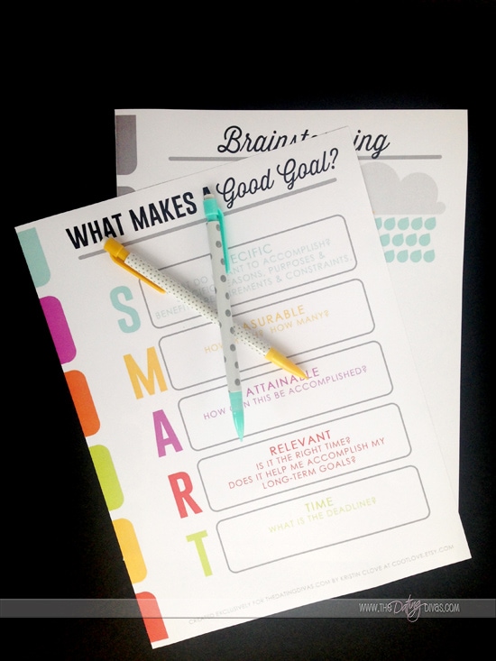 This new year it's time to get organized and make your goals SMART with these helpful goal printables from dateyourspouse.com