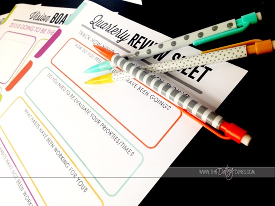 Have a hard time keeping track of your goal progress every year? Get organized in 2015 with these goal setting guides from dateyourspouse.com